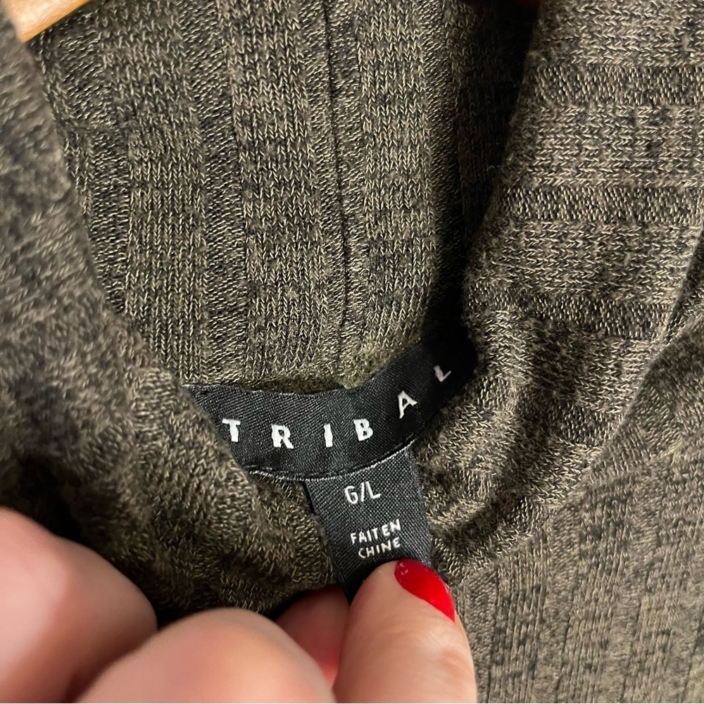 Tribal Green Ribbed Turtle Neck. Size Large. - Picture 6 of 6